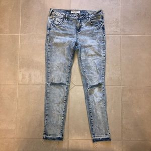 BULLHEAD knee ripped jeans